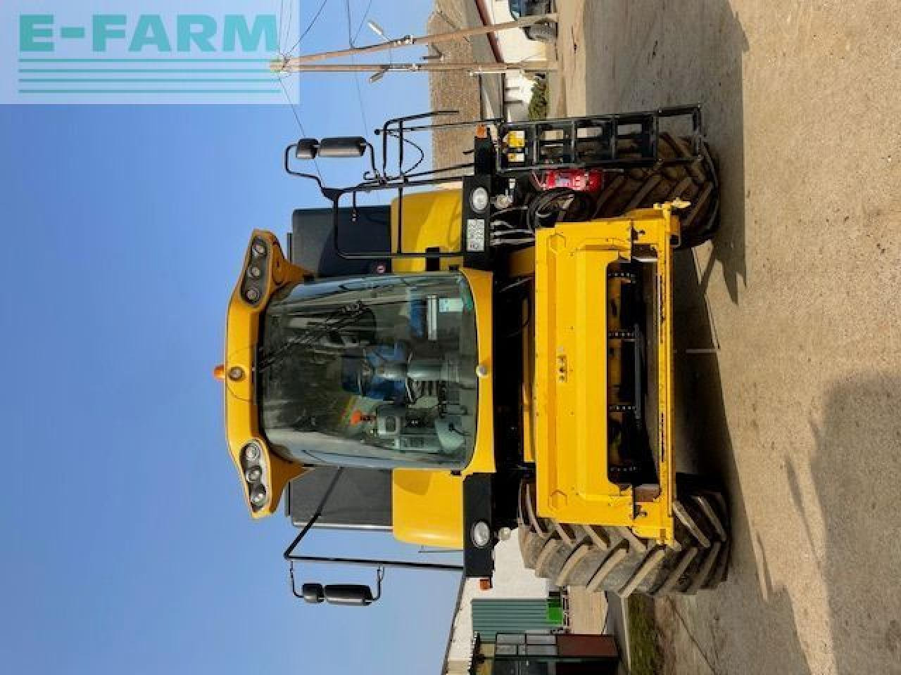 New Holland CX6090 - Combine harvester: picture 2 New Holland CX6090 - Combine harvester: picture 2