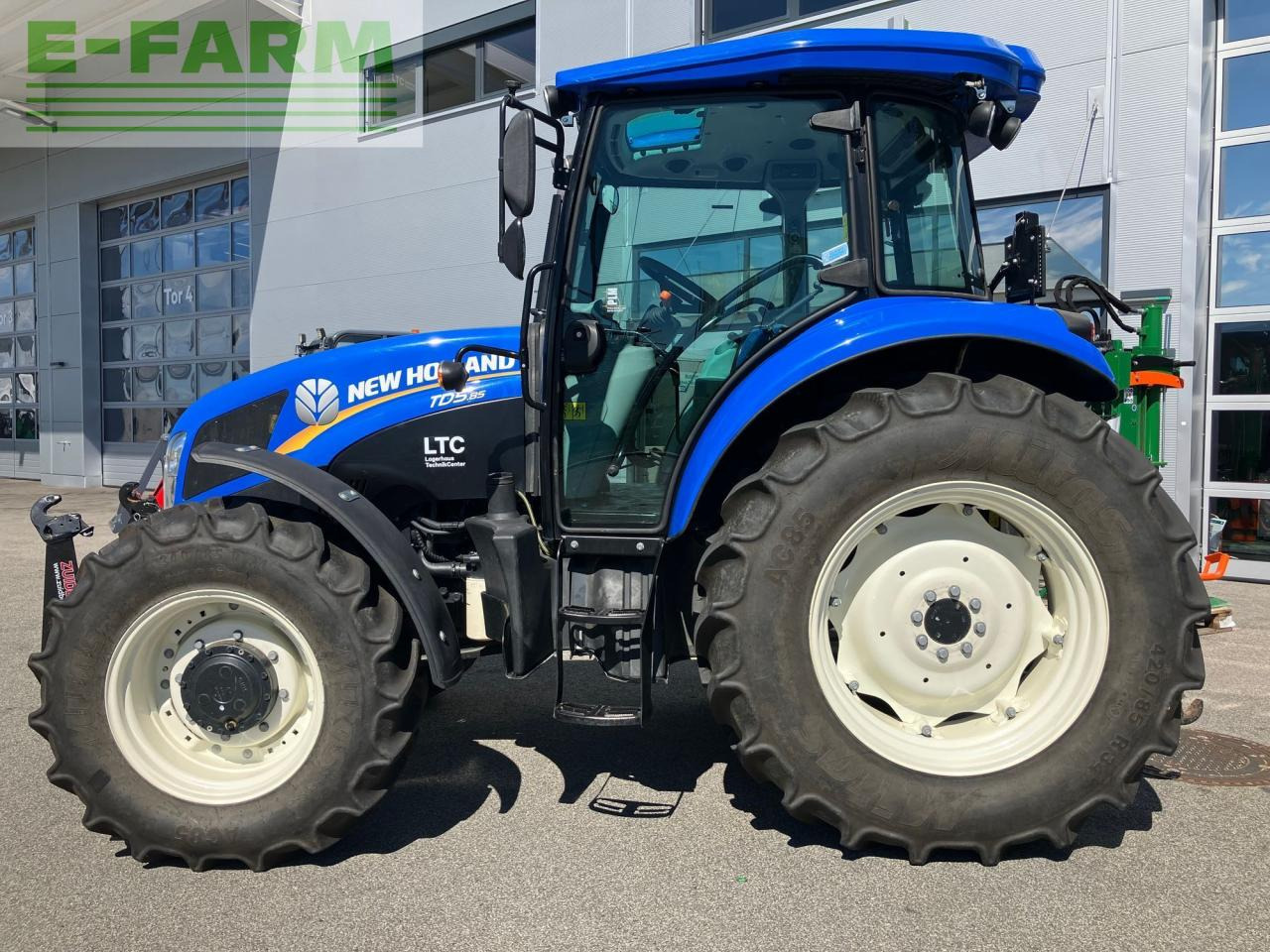 New Holland TD5.85 - Farm tractor: picture 2 New Holland TD5.85 - Farm tractor: picture 2