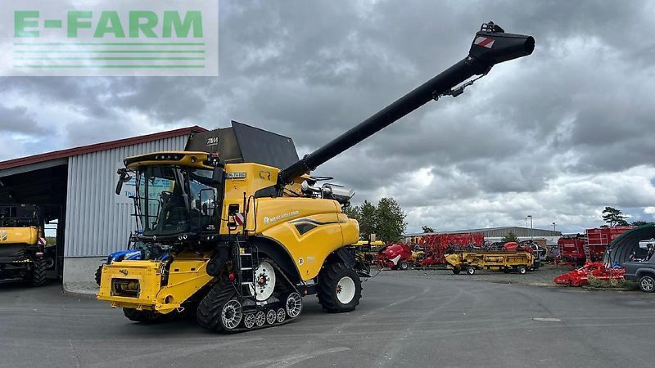 New Holland cr 8.80 raupe - Combine harvester: picture 1 New Holland cr 8.80 raupe - Combine harvester: picture 1