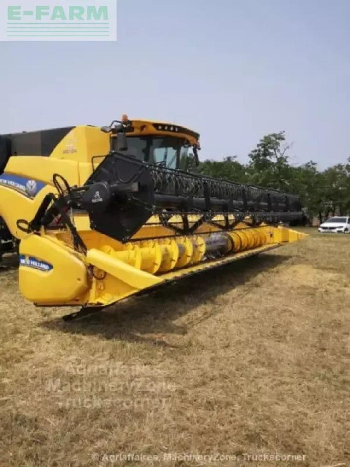 New Holland cr 8.90 - Combine harvester: picture 3 New Holland cr 8.90 - Combine harvester: picture 3