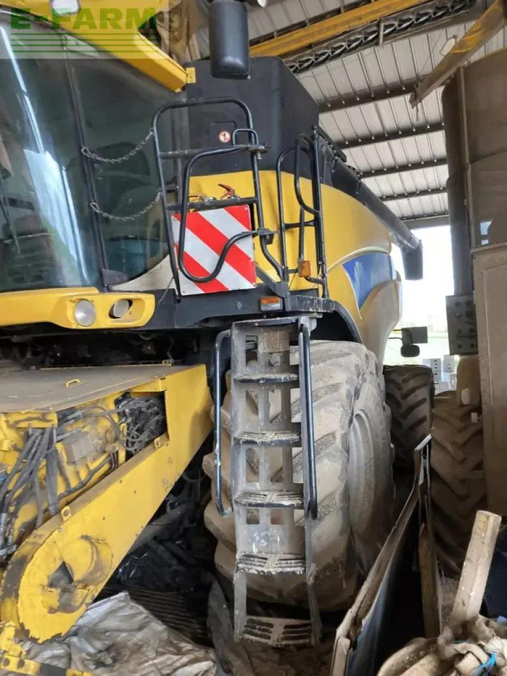 New Holland cr 9080 - Combine harvester: picture 1 New Holland cr 9080 - Combine harvester: picture 1