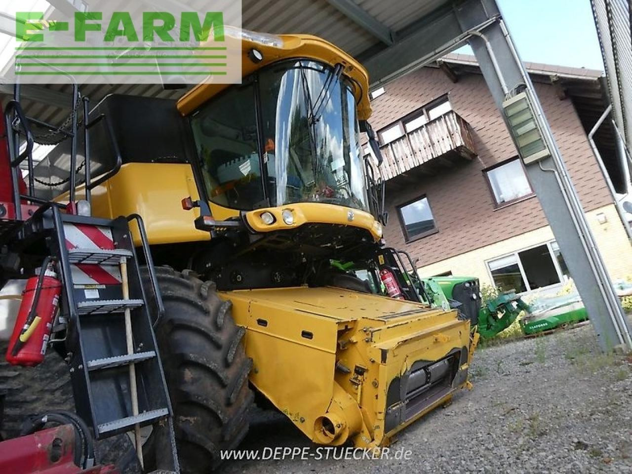 New Holland cr 9090 elevation - Combine harvester: picture 2 New Holland cr 9090 elevation - Combine harvester: picture 2