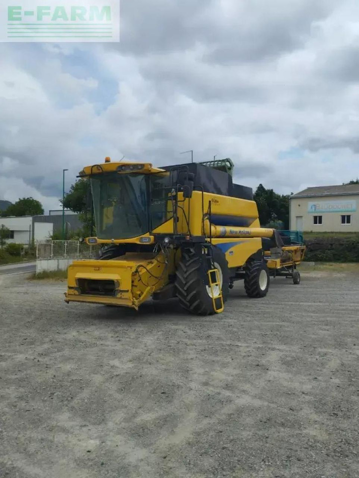 New Holland csx 7050 - Combine harvester: picture 1 New Holland csx 7050 - Combine harvester: picture 1