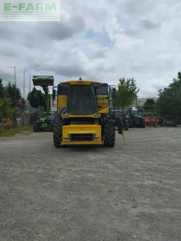 New Holland csx 7050 - Combine harvester: picture 3 New Holland csx 7050 - Combine harvester: picture 3