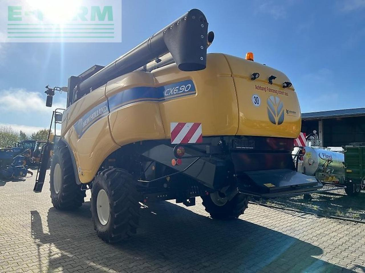 New Holland cx 6.90 - Combine harvester: picture 4 New Holland cx 6.90 - Combine harvester: picture 4