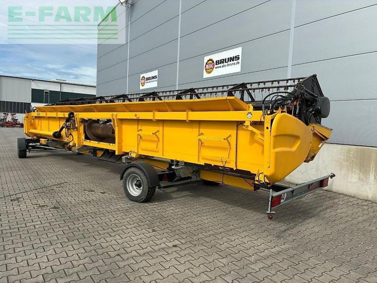 New Holland heavy duty varifeed - Forage harvester attachment: picture 2 New Holland heavy duty varifeed - Forage harvester attachment: picture 2