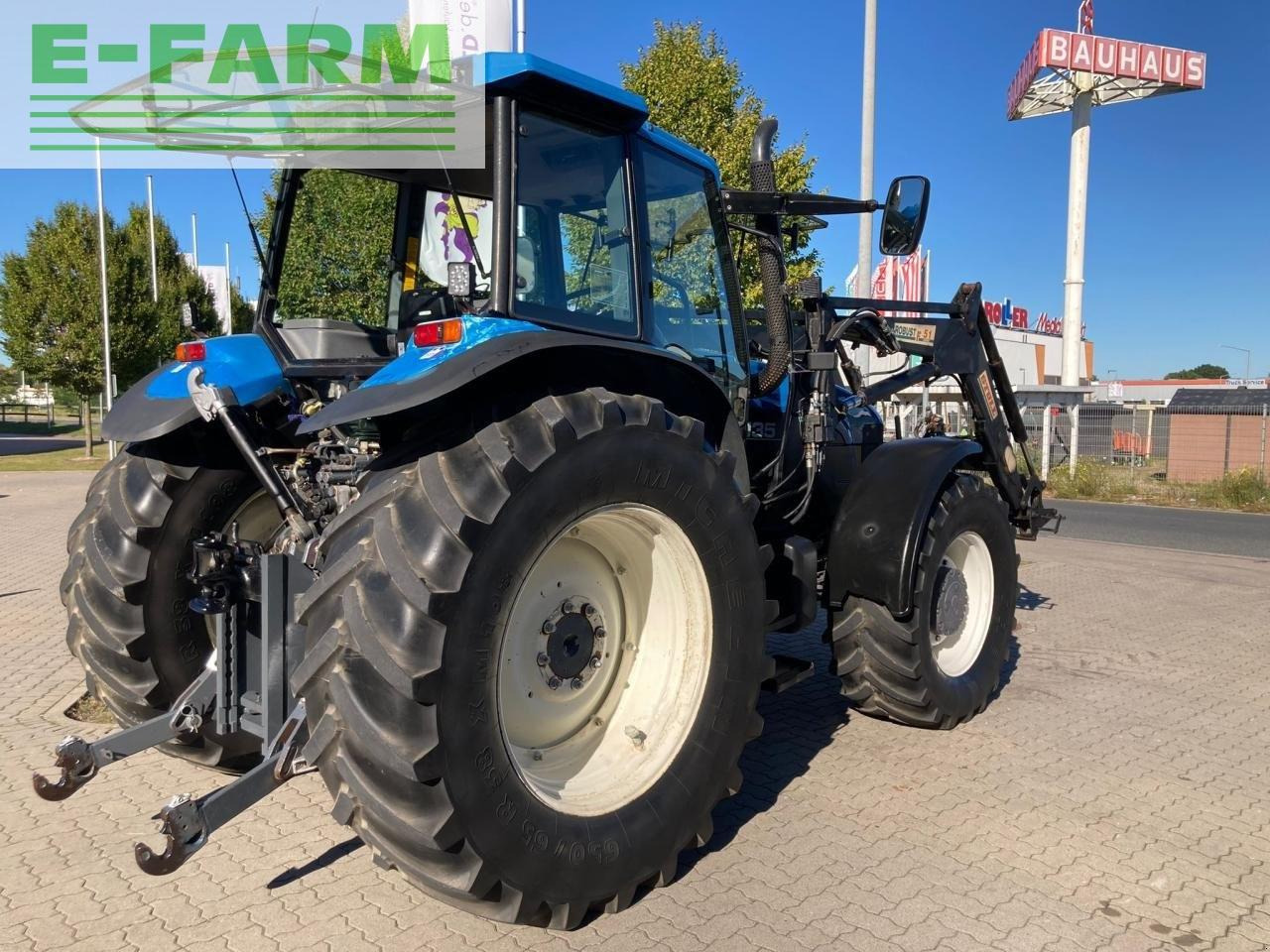 New Holland m 135 - Farm tractor: picture 5 New Holland m 135 - Farm tractor: picture 5
