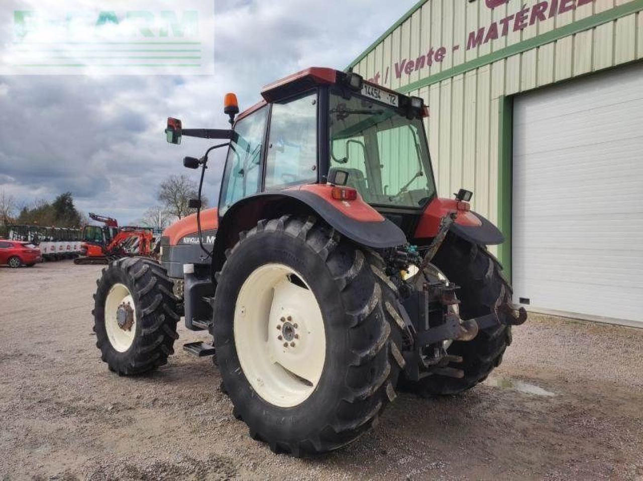 New Holland m100 - Farm tractor: picture 2 New Holland m100 - Farm tractor: picture 2