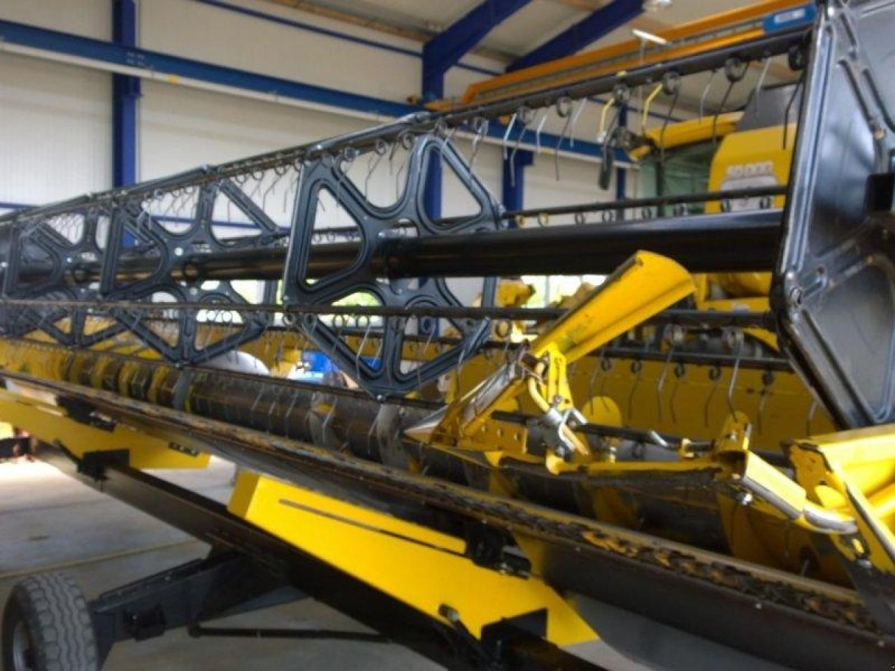 New Holland schneidwerk 7,32 m - Grain header: picture 2 New Holland schneidwerk 7,32 m - Grain header: picture 2