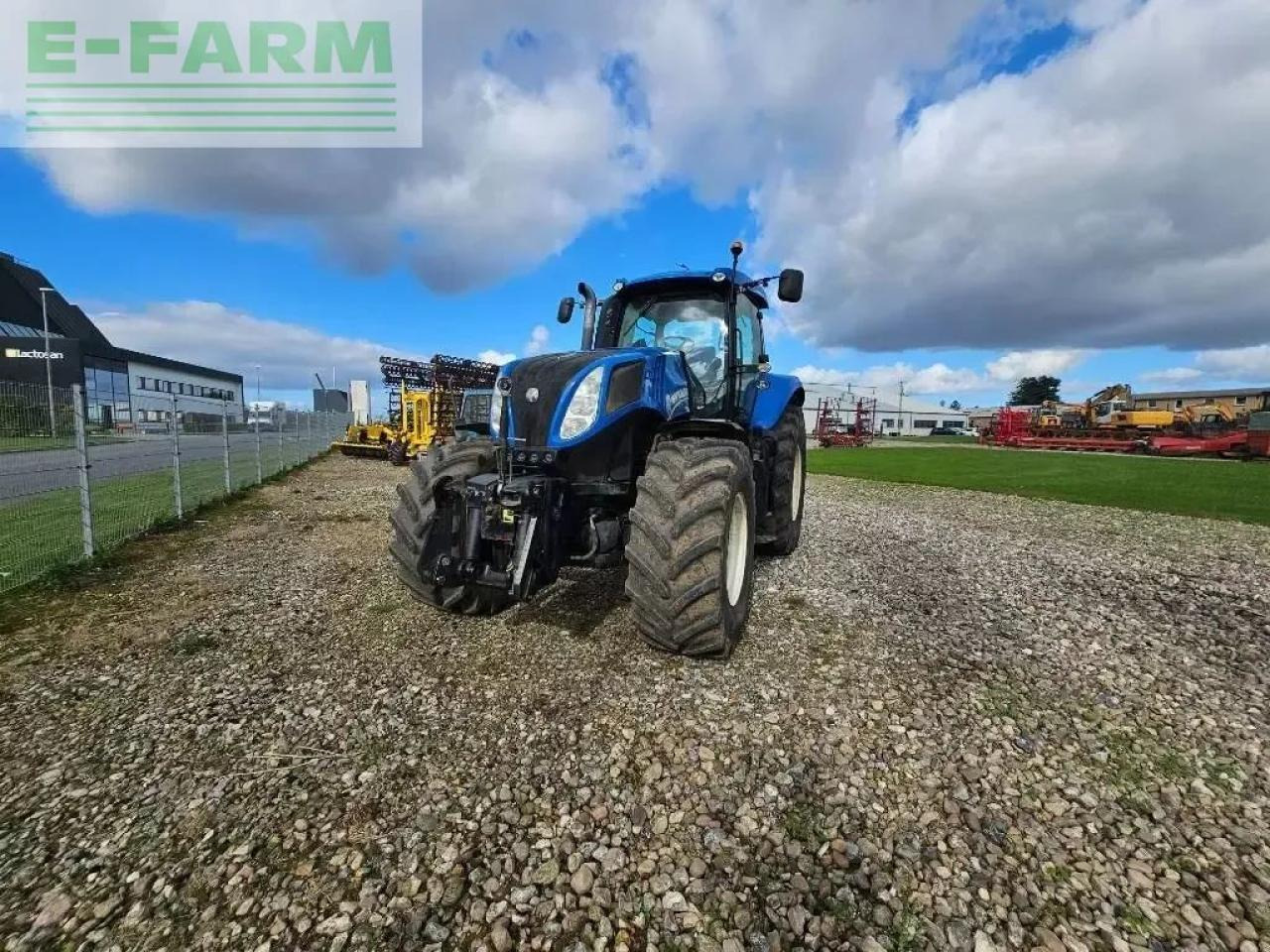 New Holland t 8.300 - Farm tractor: picture 3 New Holland t 8.300 - Farm tractor: picture 3