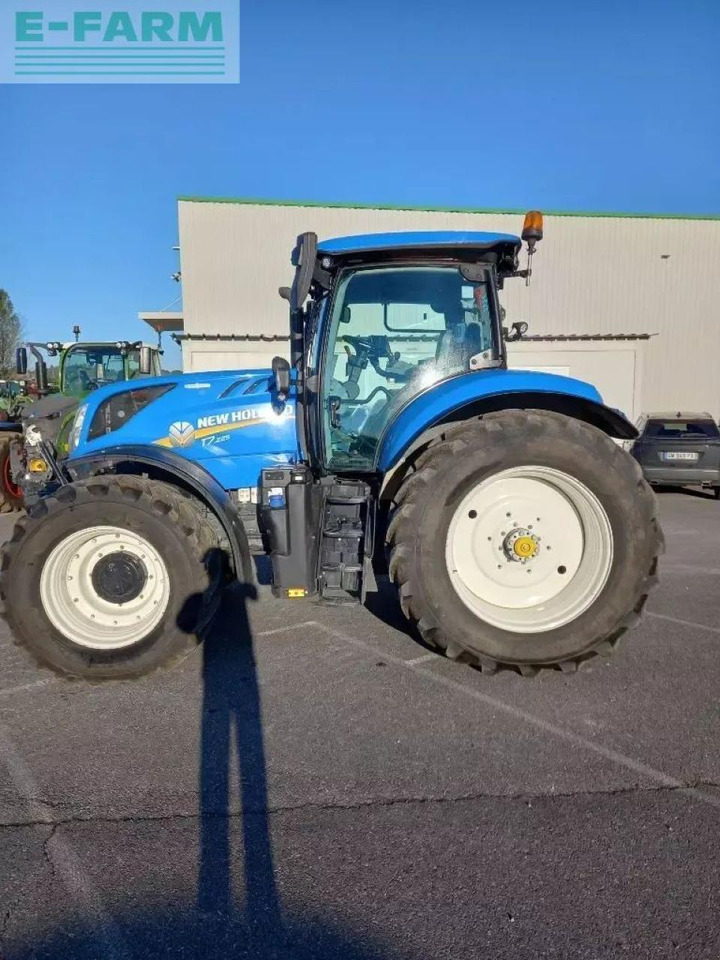 New Holland t7.225 - Farm tractor: picture 5 New Holland t7.225 - Farm tractor: picture 5