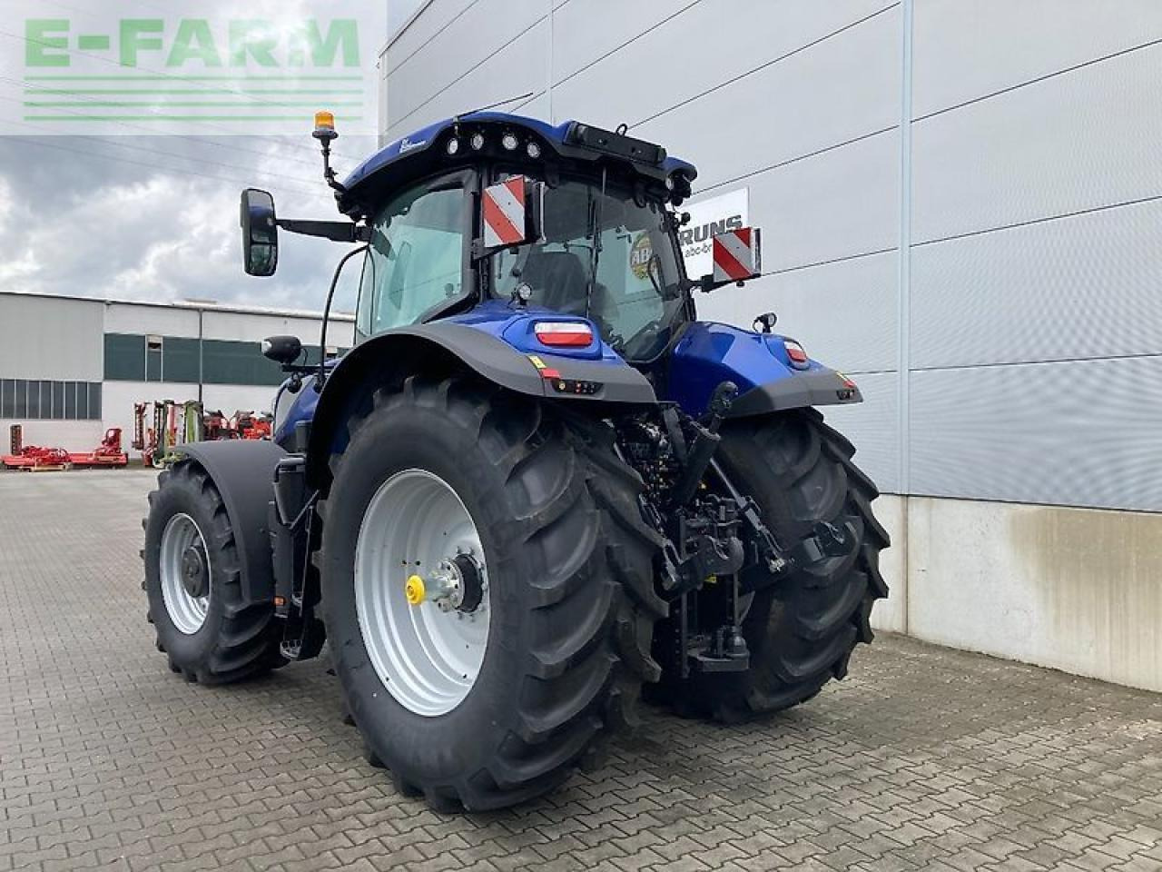 New Holland t7.270 autocommand new gen - Farm tractor: picture 2 New Holland t7.270 autocommand new gen - Farm tractor: picture 2