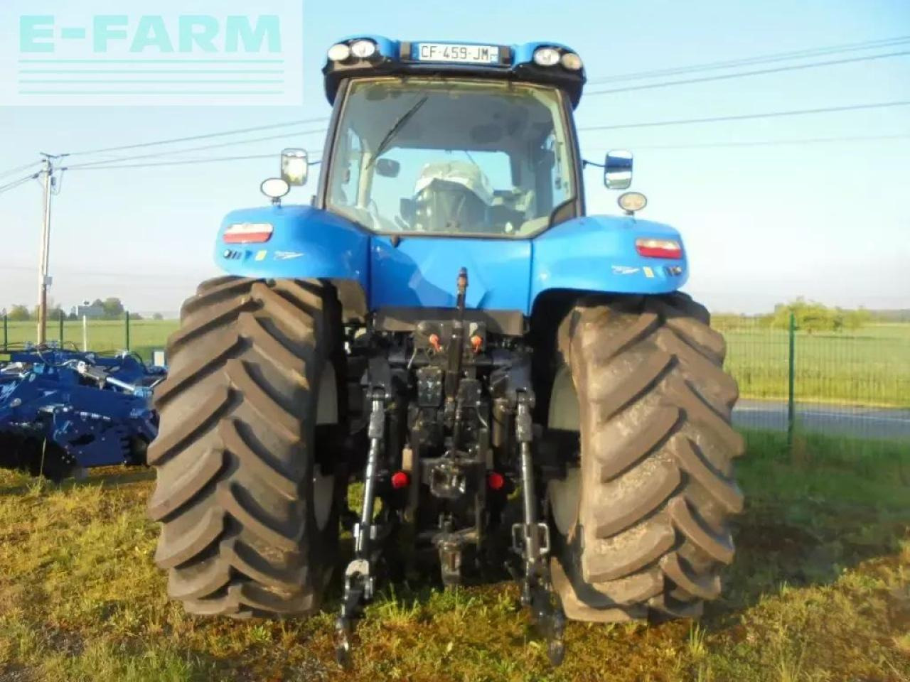 New Holland t8.330 - Farm tractor: picture 3 New Holland t8.330 - Farm tractor: picture 3