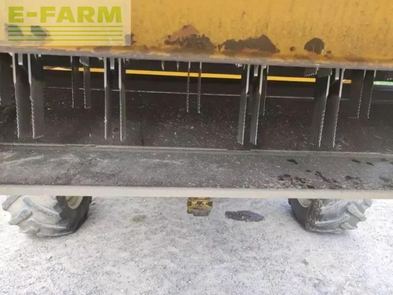 New Holland tx64 - Combine harvester: picture 2 New Holland tx64 - Combine harvester: picture 2