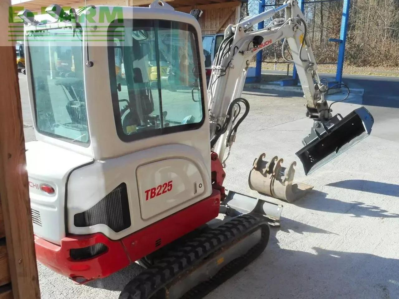 Takeuchi tb 225 ( 2.400kg ) mit hydr. verstellfahrwerk - Mini excavator: picture 4 Takeuchi tb 225 ( 2.400kg ) mit hydr. verstellfahrwerk - Mini excavator: picture 4