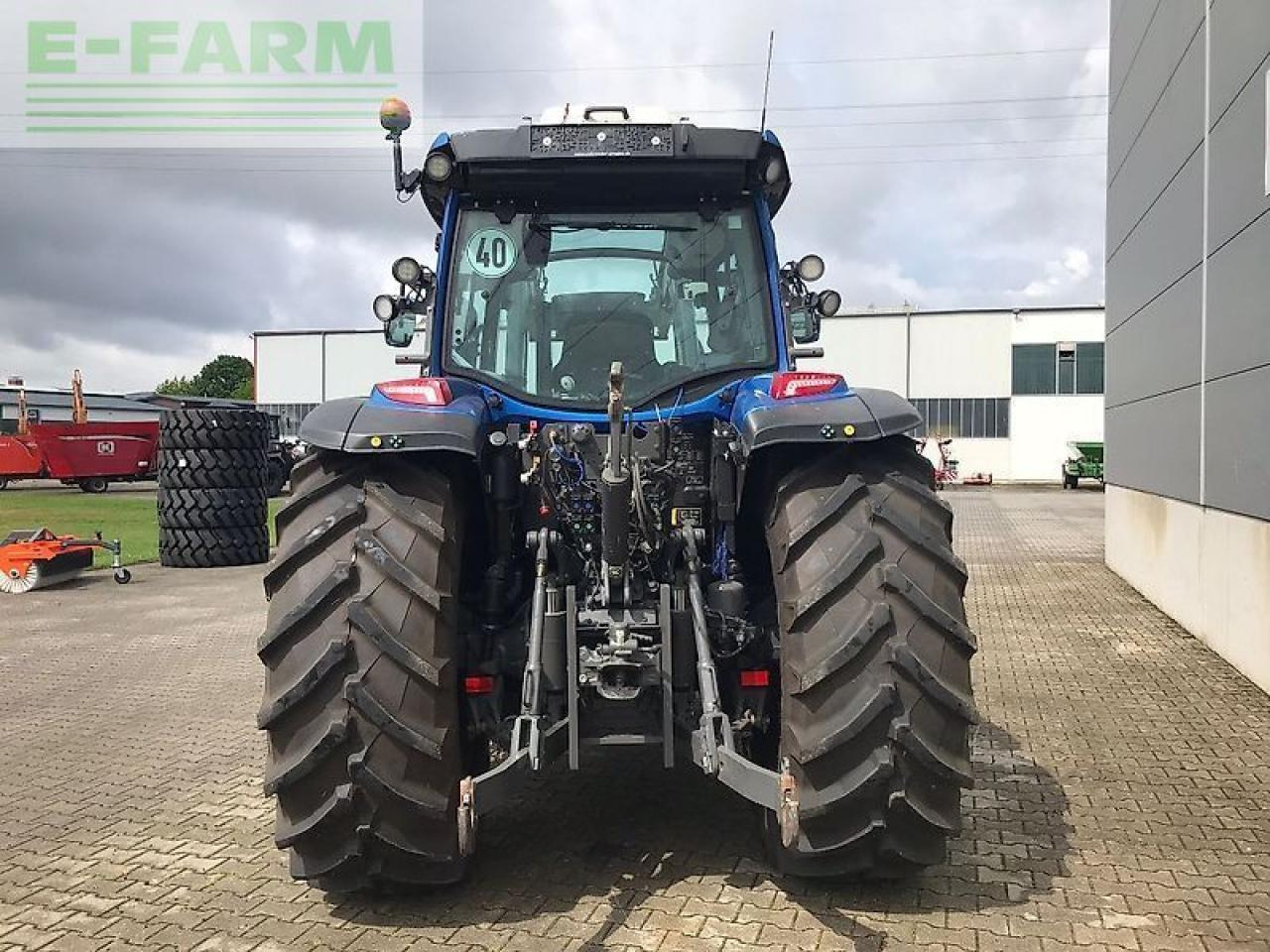 Valtra g135 - Farm tractor: picture 4 Valtra g135 - Farm tractor: picture 4