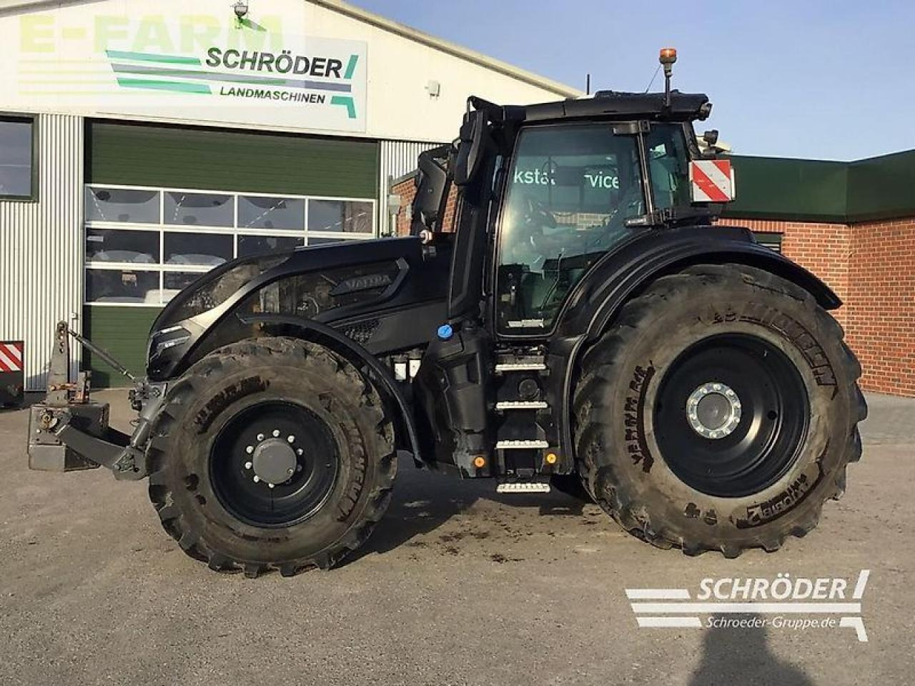 Valtra q 305 - Farm tractor: picture 2 Valtra q 305 - Farm tractor: picture 2