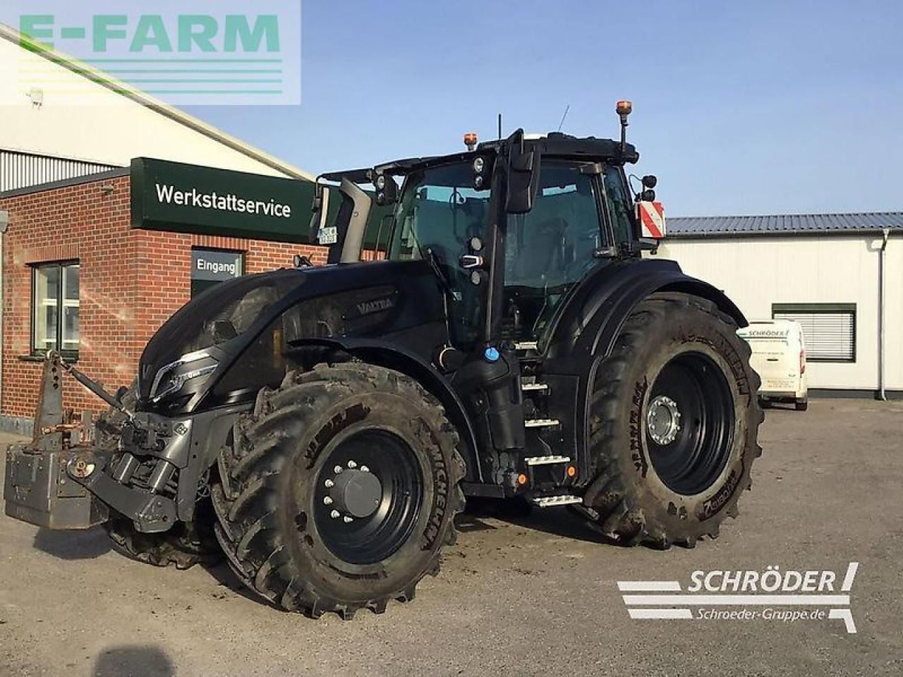 Valtra q 305 - Farm tractor: picture 1 Valtra q 305 - Farm tractor: picture 1