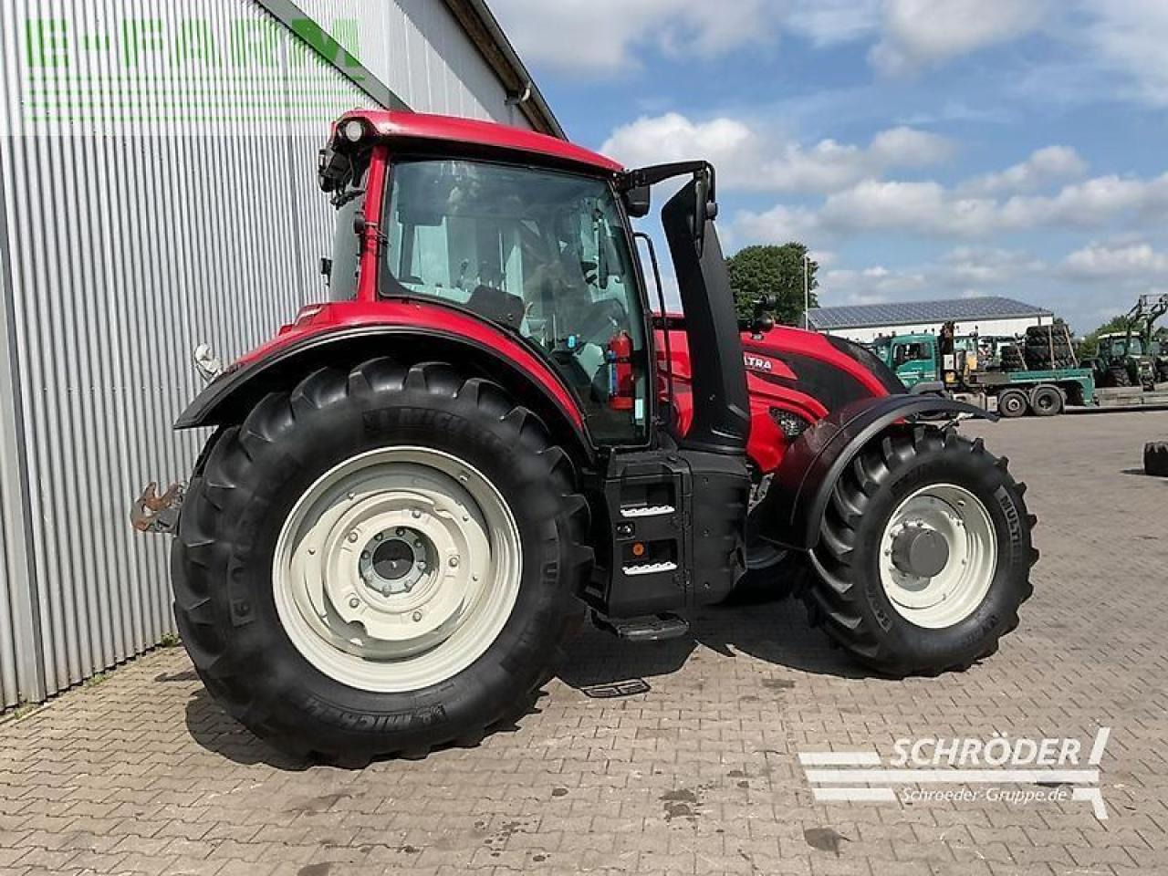 Valtra t 235 a - Farm tractor: picture 2 Valtra t 235 a - Farm tractor: picture 2