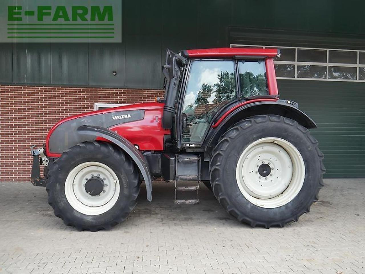 Valtra t151e hitech fzw HiTech - Farm tractor: picture 4 Valtra t151e hitech fzw HiTech - Farm tractor: picture 4