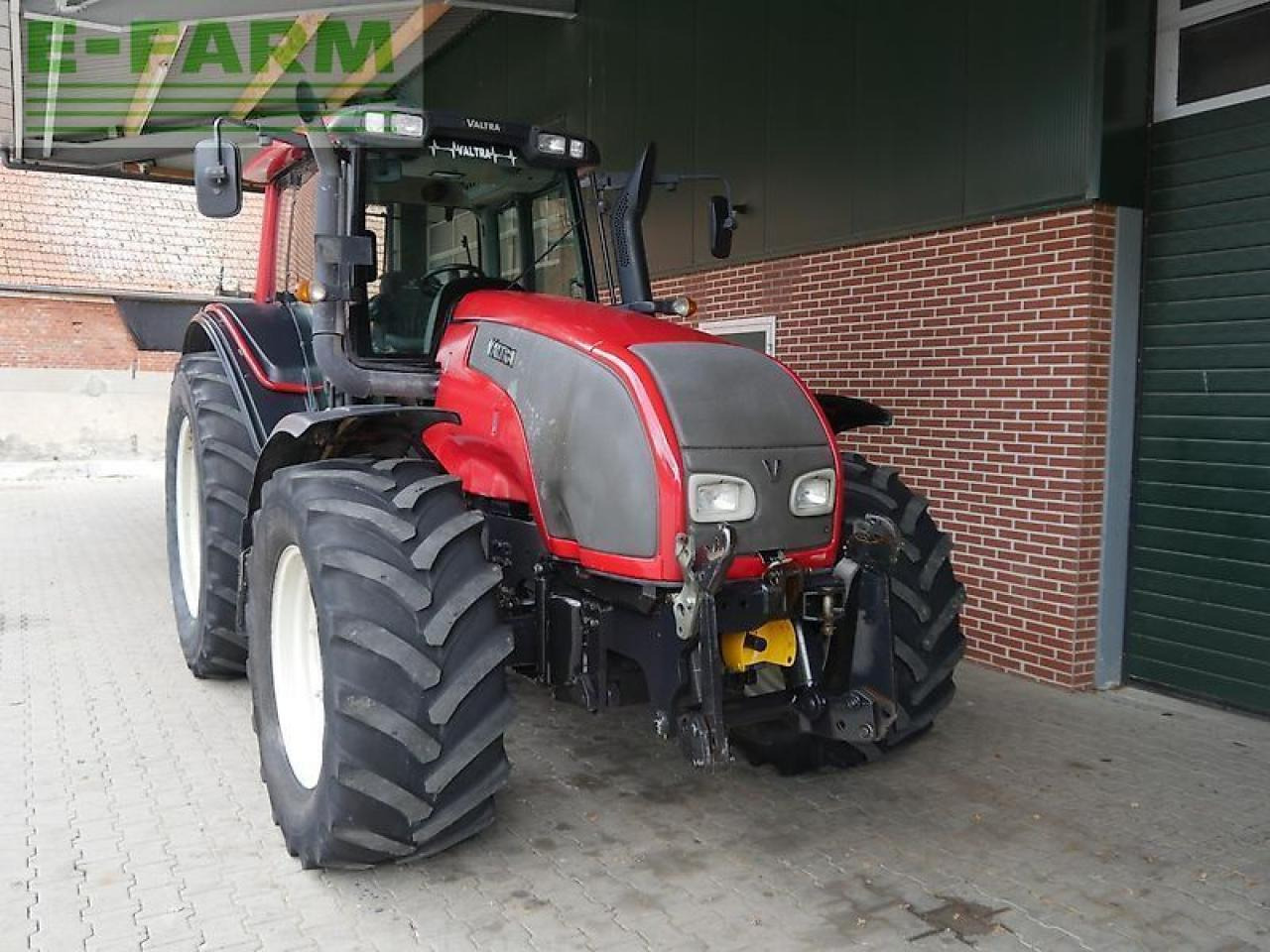 Valtra t151e hitech fzw HiTech - Farm tractor: picture 2 Valtra t151e hitech fzw HiTech - Farm tractor: picture 2