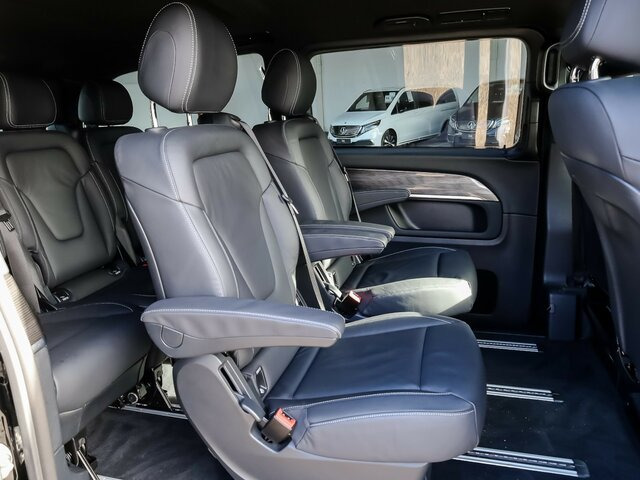 MERCEDES-BENZ EQV 300 Avantgarde Line,lang,7Sitze,2xKlima,LED... - People carrier, Electric van: picture 4 MERCEDES-BENZ EQV 300 Avantgarde Line,lang,7Sitze,2xKlima,LED... - People carrier, Electric van: picture 4