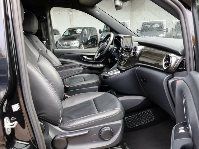 MERCEDES-BENZ EQV 300 Avantgarde,lang,6Sitze,2xSchiebetür el.... - People carrier, Electric van: picture 5 MERCEDES-BENZ EQV 300 Avantgarde,lang,6Sitze,2xSchiebetür el.... - People carrier, Electric van: picture 5