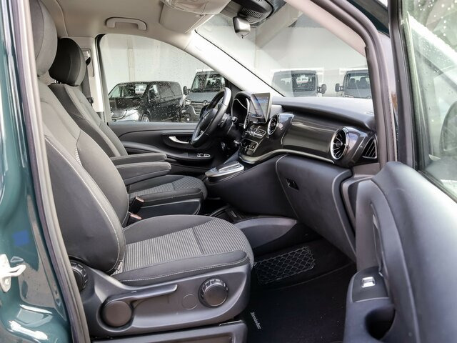 MERCEDES-BENZ EQV 300 lang,7Sitze,2xelektr.Schiebetür,EasyPack... - People carrier, Electric van: picture 4 MERCEDES-BENZ EQV 300 lang,7Sitze,2xelektr.Schiebetür,EasyPack... - People carrier, Electric van: picture 4