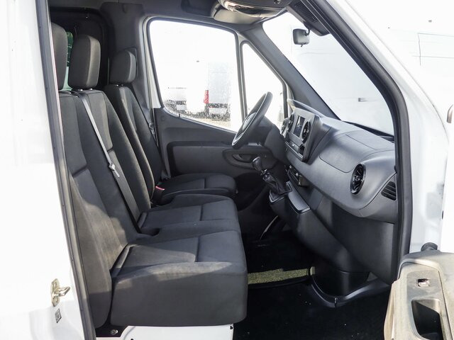 MERCEDES-BENZ Sprinter 214 CDI Kasten,3924,MBUX,Kamera... - Small van: picture 2 MERCEDES-BENZ Sprinter 214 CDI Kasten,3924,MBUX,Kamera... - Small van: picture 2