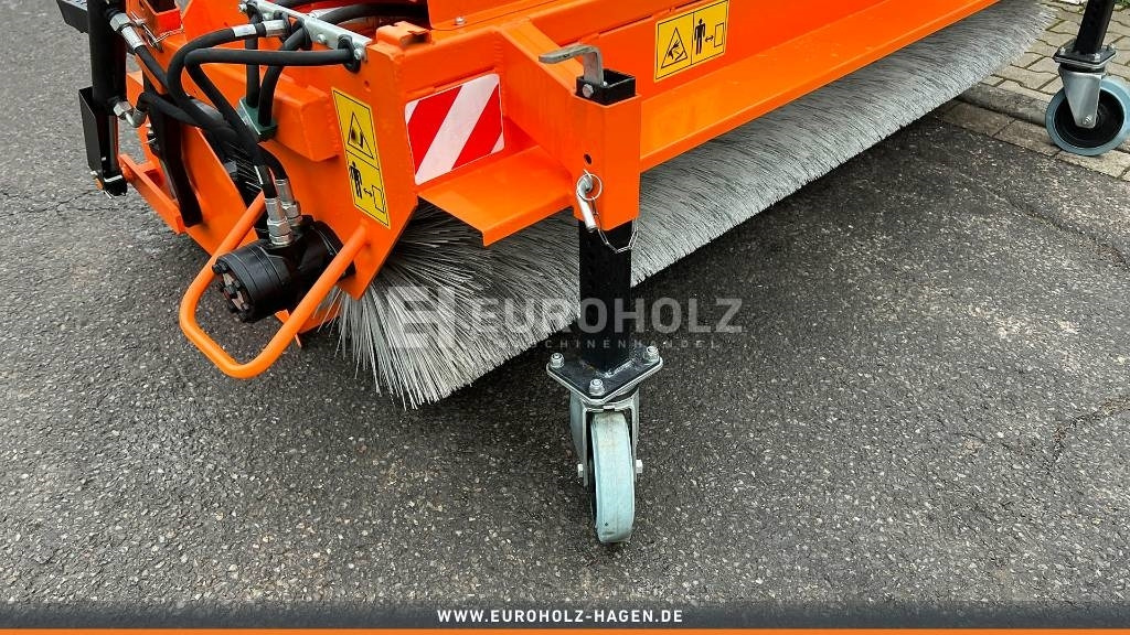 Kehrmaschine ZM2000 Stapleraufnahme - Broom for Municipal/ Special vehicle: picture 4 Kehrmaschine ZM2000 Stapleraufnahme - Broom for Municipal/ Special vehicle: picture 4