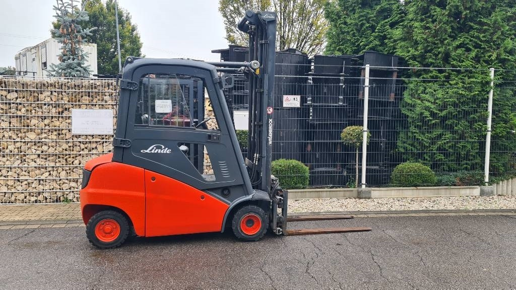 Linde H 20 D, Triplex, Seitenschieber, Positionierer - Diesel forklift: picture 3 Linde H 20 D, Triplex, Seitenschieber, Positionierer - Diesel forklift: picture 3