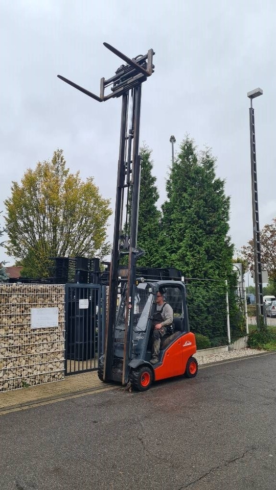 Linde H 20 D, Triplex, Seitenschieber, Positionierer - Diesel forklift: picture 1 Linde H 20 D, Triplex, Seitenschieber, Positionierer - Diesel forklift: picture 1