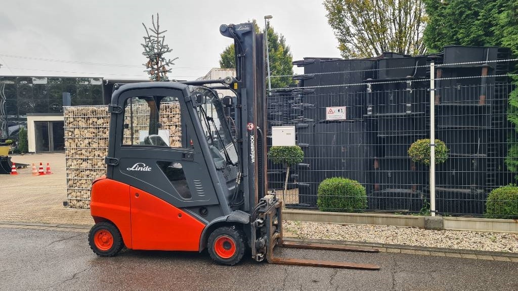 Linde H 20 D, Triplex, Seitenschieber, Positionierer - Diesel forklift: picture 4 Linde H 20 D, Triplex, Seitenschieber, Positionierer - Diesel forklift: picture 4