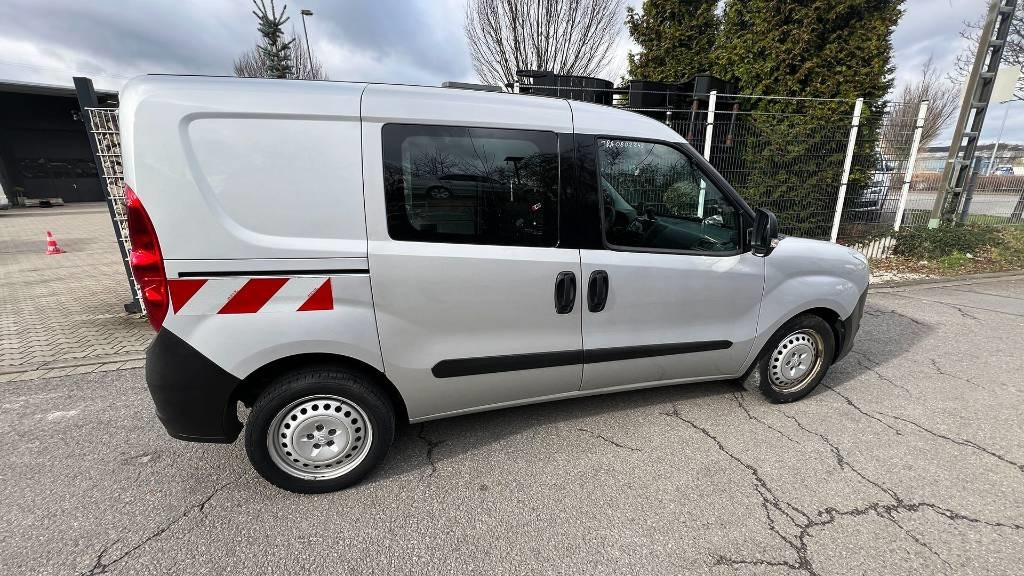 Opel Combo 1.3, Kasten, Transporter, Werkstattschränke - Closed box van: picture 5 Opel Combo 1.3, Kasten, Transporter, Werkstattschränke - Closed box van: picture 5