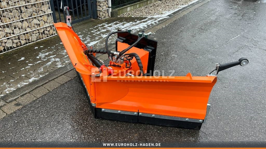 Schneepflug Schneeschild 2000M für Weideman 4004 - Snow plough for Agricultural machinery: picture 2 Schneepflug Schneeschild 2000M für Weideman 4004 - Snow plough for Agricultural machinery: picture 2