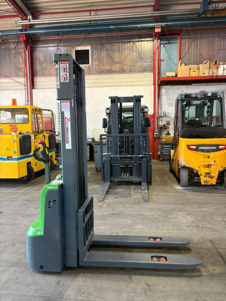 Osaka CDD12R-EN - Stacker: picture 1 Osaka CDD12R-EN - Stacker: picture 1