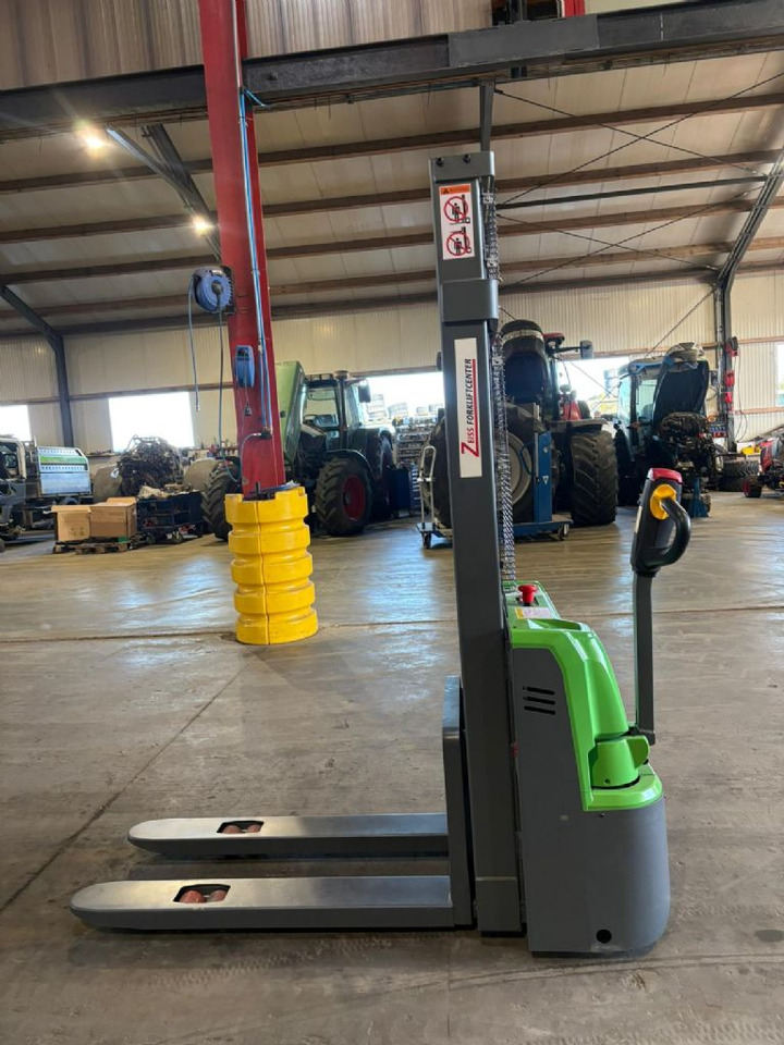 Osaka CDD12R-EN - Stacker: picture 3 Osaka CDD12R-EN - Stacker: picture 3