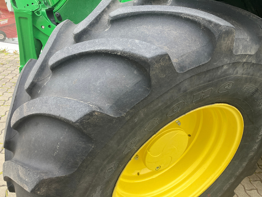 John Deere 6175R - Farm tractor: picture 2 John Deere 6175R - Farm tractor: picture 2