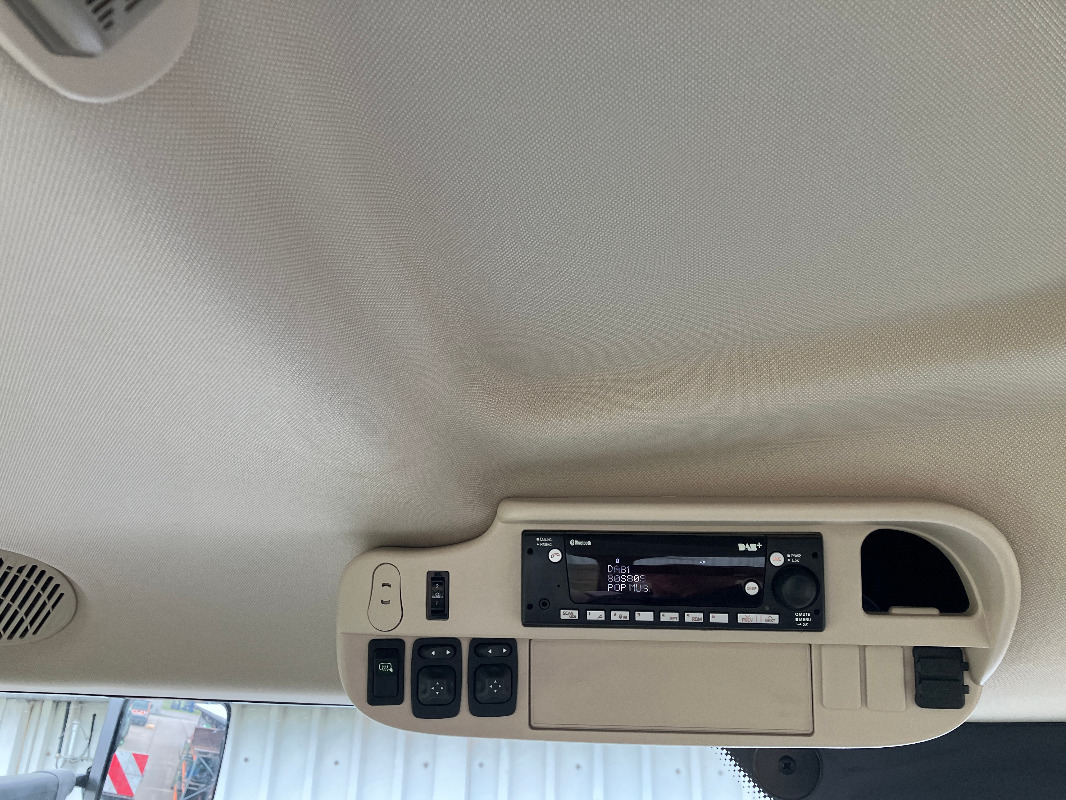 John Deere 6195R - Farm tractor: picture 4 John Deere 6195R - Farm tractor: picture 4