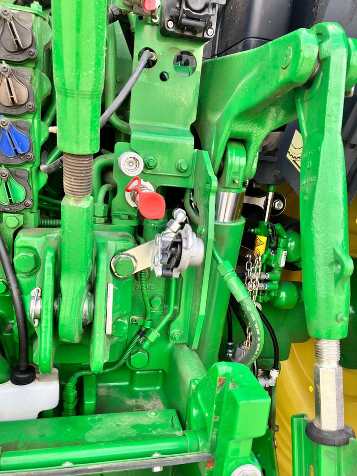 John Deere 6R 175 - Farm tractor: picture 1 John Deere 6R 175 - Farm tractor: picture 1