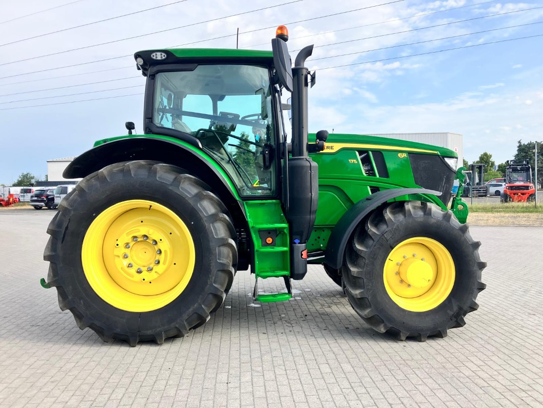 John Deere 6R 175 - Farm tractor: picture 5 John Deere 6R 175 - Farm tractor: picture 5