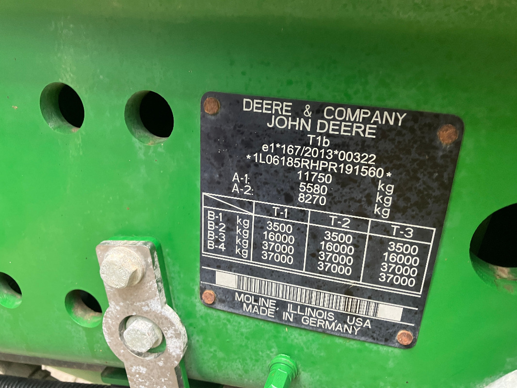 John Deere 6R185 - Farm tractor: picture 3 John Deere 6R185 - Farm tractor: picture 3