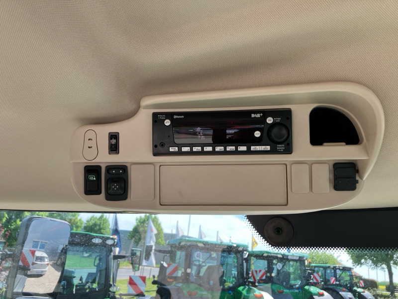 John Deere 6R215/ Garantie bis April 2027 - Farm tractor: picture 2 John Deere 6R215/ Garantie bis April 2027 - Farm tractor: picture 2