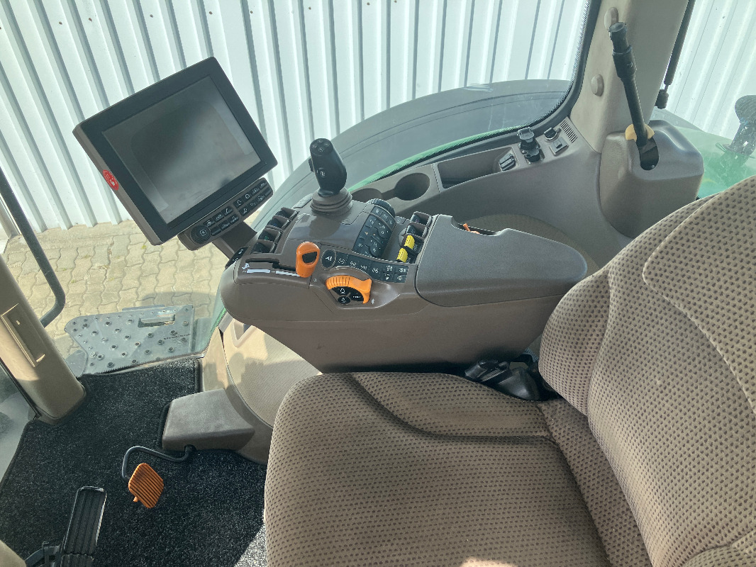 John Deere 7270R - Farm tractor: picture 2 John Deere 7270R - Farm tractor: picture 2