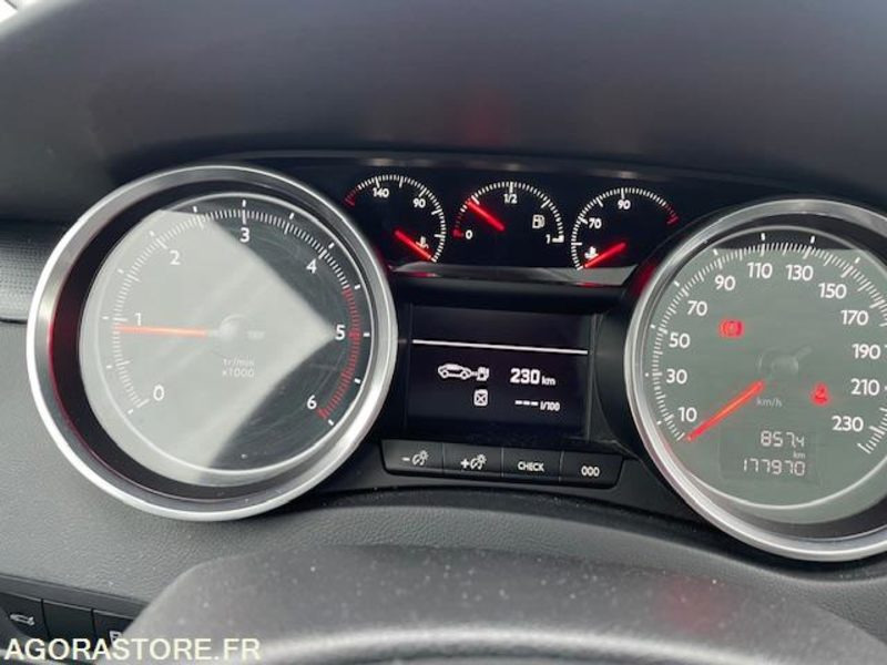 508 SW ALLURE 2.0 HDI 140 . 07/2014 . 178000 km - Car: picture 5 508 SW ALLURE 2.0 HDI 140 . 07/2014 . 178000 km - Car: picture 5