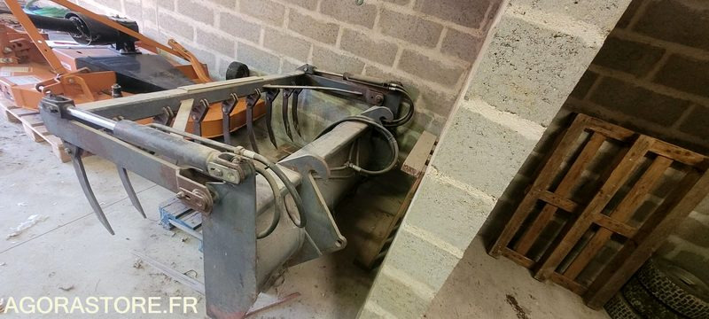 Fourche à fumier Faucheux 1m65 - Agricultural machinery: picture 1 Fourche à fumier Faucheux 1m65 - Agricultural machinery: picture 1