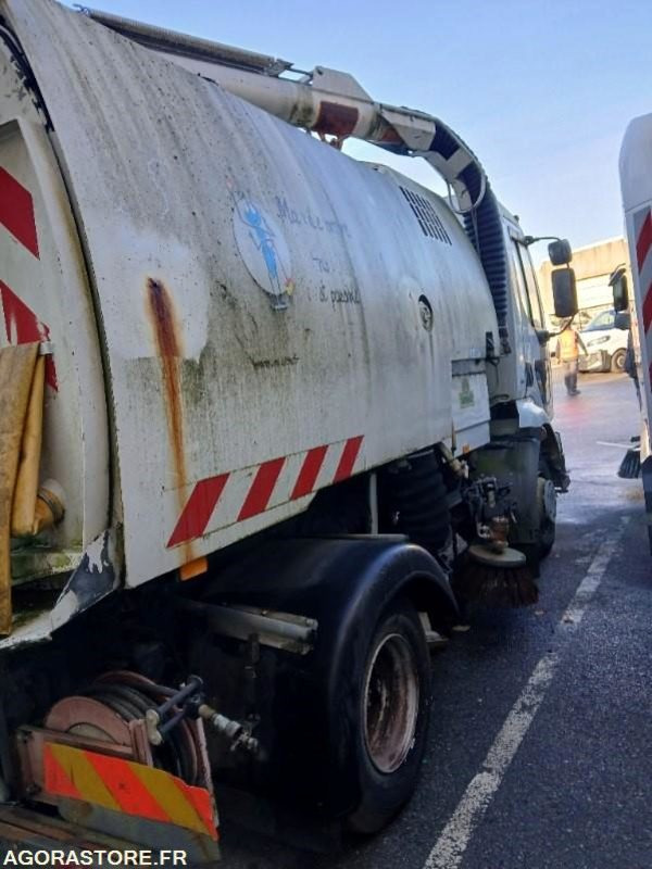 BALAYEUSE RENAULT MIDLUM 220 DCI - Road sweeper: picture 1 BALAYEUSE RENAULT MIDLUM 220 DCI - Road sweeper: picture 1