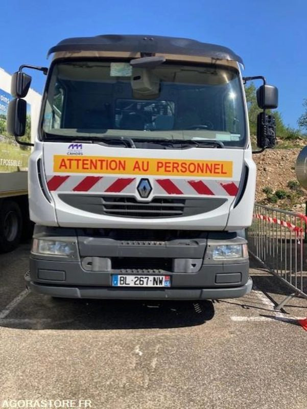 BOM Renault Midlum en attente - Refuse truck: picture 1 BOM Renault Midlum en attente - Refuse truck: picture 1