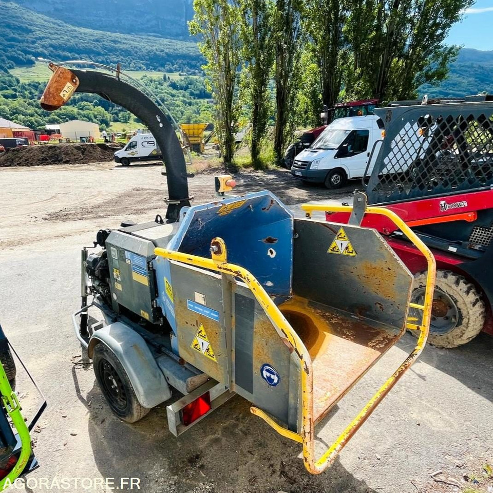 BROYEUR A BRANCHES ISEKI 150M - ANNÉE 2010 - Wood chipper: picture 5 BROYEUR A BRANCHES ISEKI 150M - ANNÉE 2010 - Wood chipper: picture 5