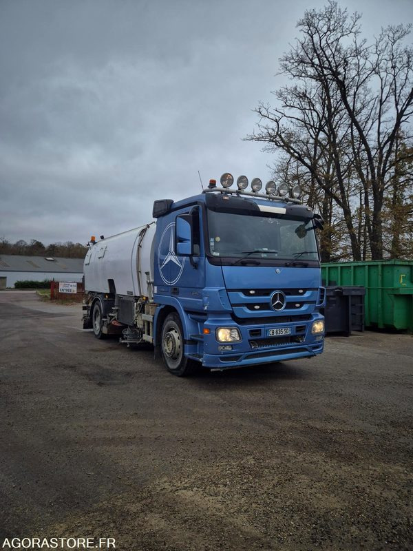 Balayeuse Eurovoirie Optifant 70 TA THP - 2012 - 242 000 heures - Road sweeper: picture 2 Balayeuse Eurovoirie Optifant 70 TA THP - 2012 - 242 000 heures - Road sweeper: picture 2